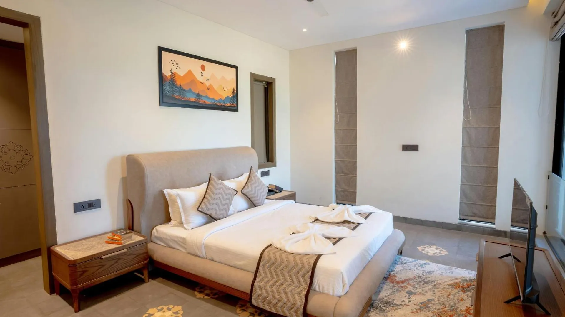 Airport Hotel Ivy New Delhi 4*,